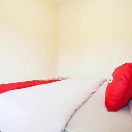 Oyo 2361 Hotel Winston Glugur Екстер'єр фото