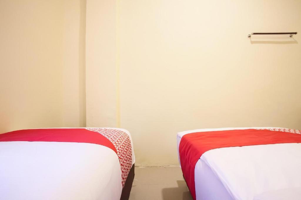 Oyo 2361 Hotel Winston Glugur Екстер'єр фото