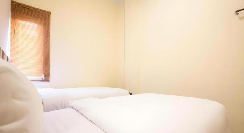 Oyo 2361 Hotel Winston Glugur Екстер'єр фото
