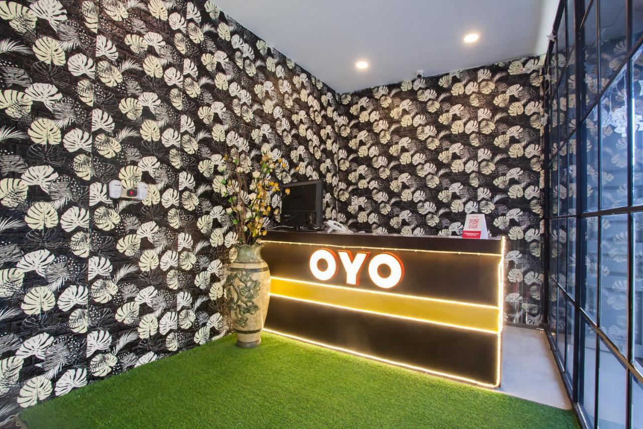 Oyo 2361 Hotel Winston Glugur Екстер'єр фото