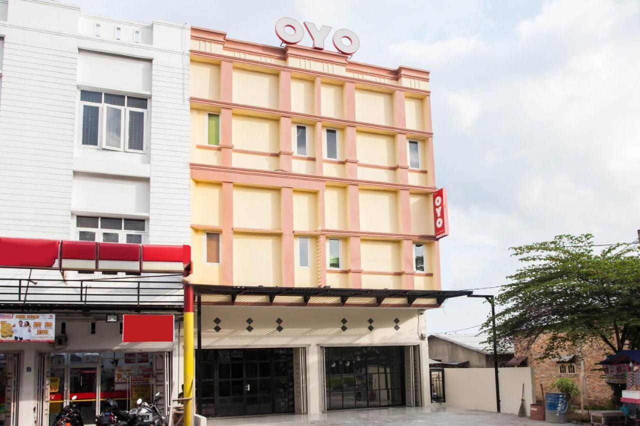 Oyo 2361 Hotel Winston Glugur Екстер'єр фото