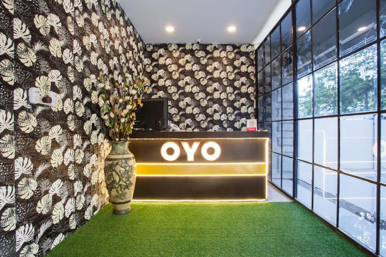 Oyo 2361 Hotel Winston Glugur Екстер'єр фото