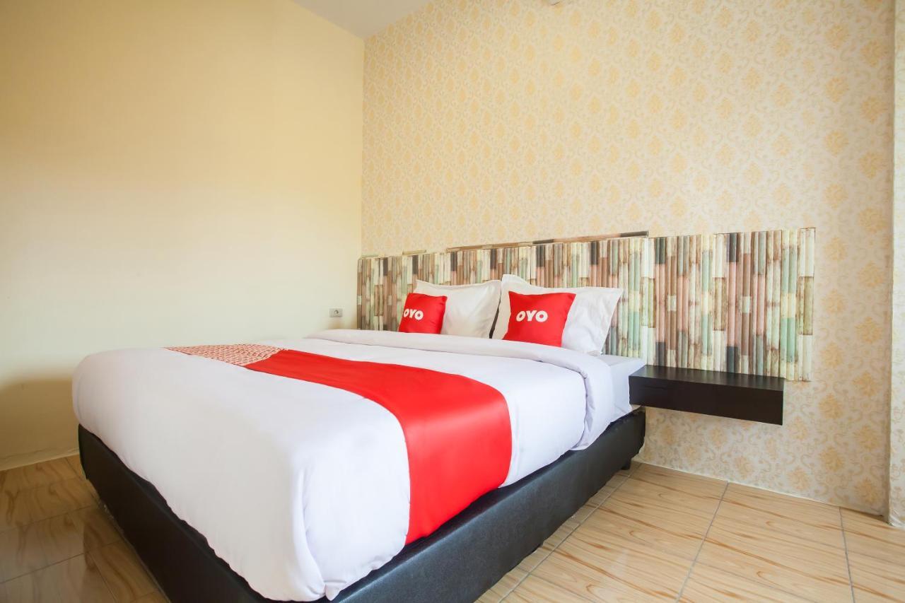 Oyo 2361 Hotel Winston Glugur Екстер'єр фото
