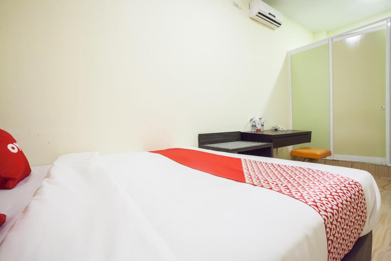 Oyo 2361 Hotel Winston Glugur Екстер'єр фото