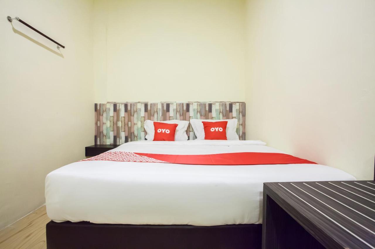Oyo 2361 Hotel Winston Glugur Екстер'єр фото