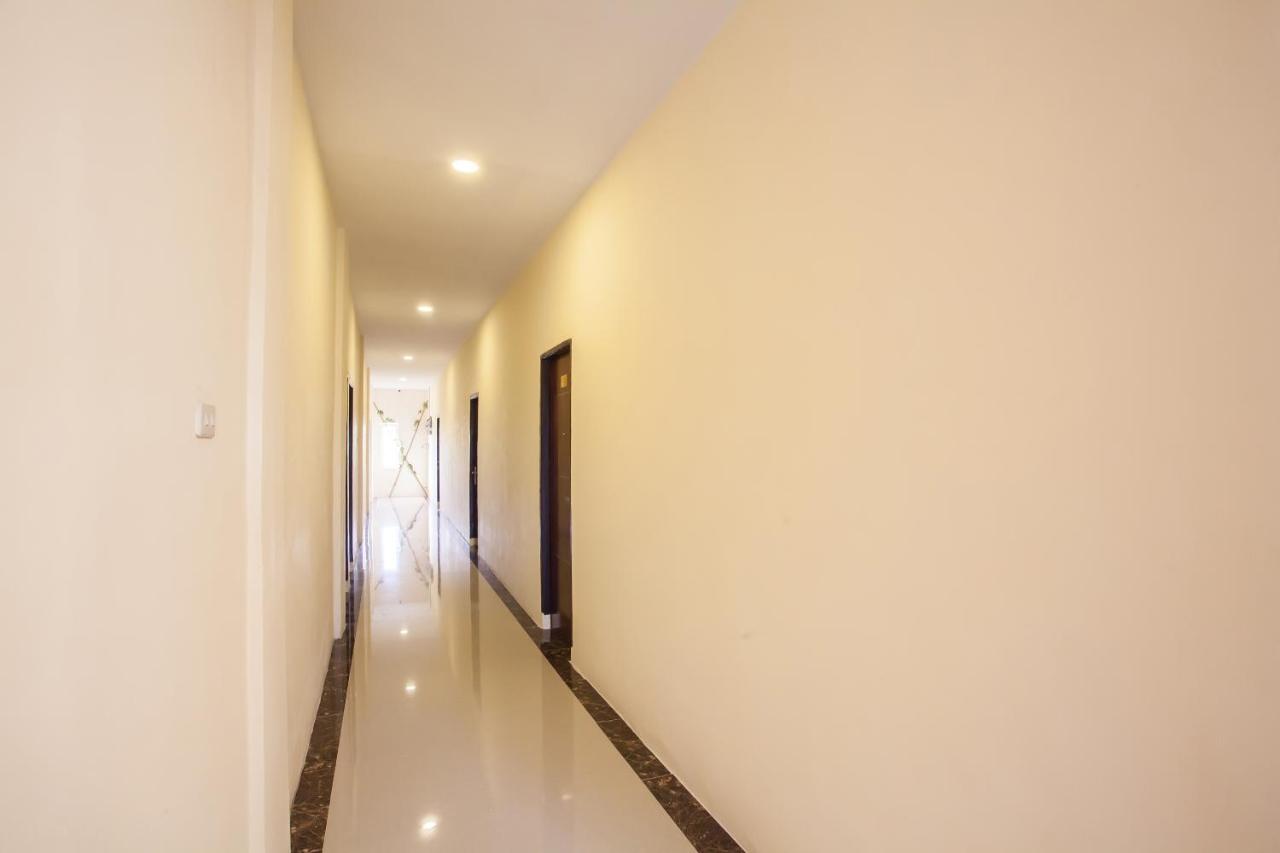 Oyo 2361 Hotel Winston Glugur Екстер'єр фото